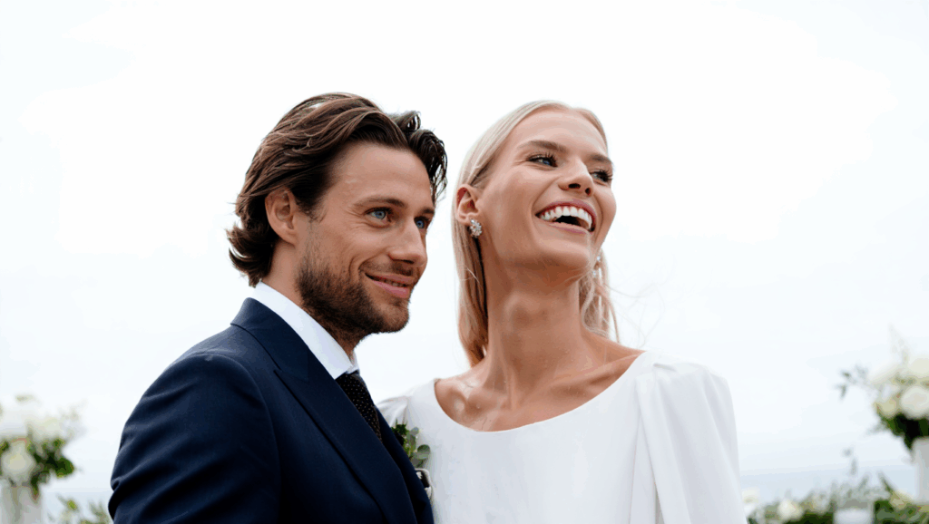Hochzeitspaar feiert in Dänemark nach der standesamtlichen Trauung