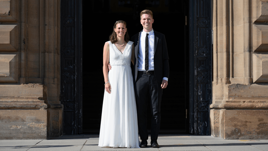 Paar bei der standesamtlichen Anmeldung in Kopenhagen – Hochzeit in Dänemark